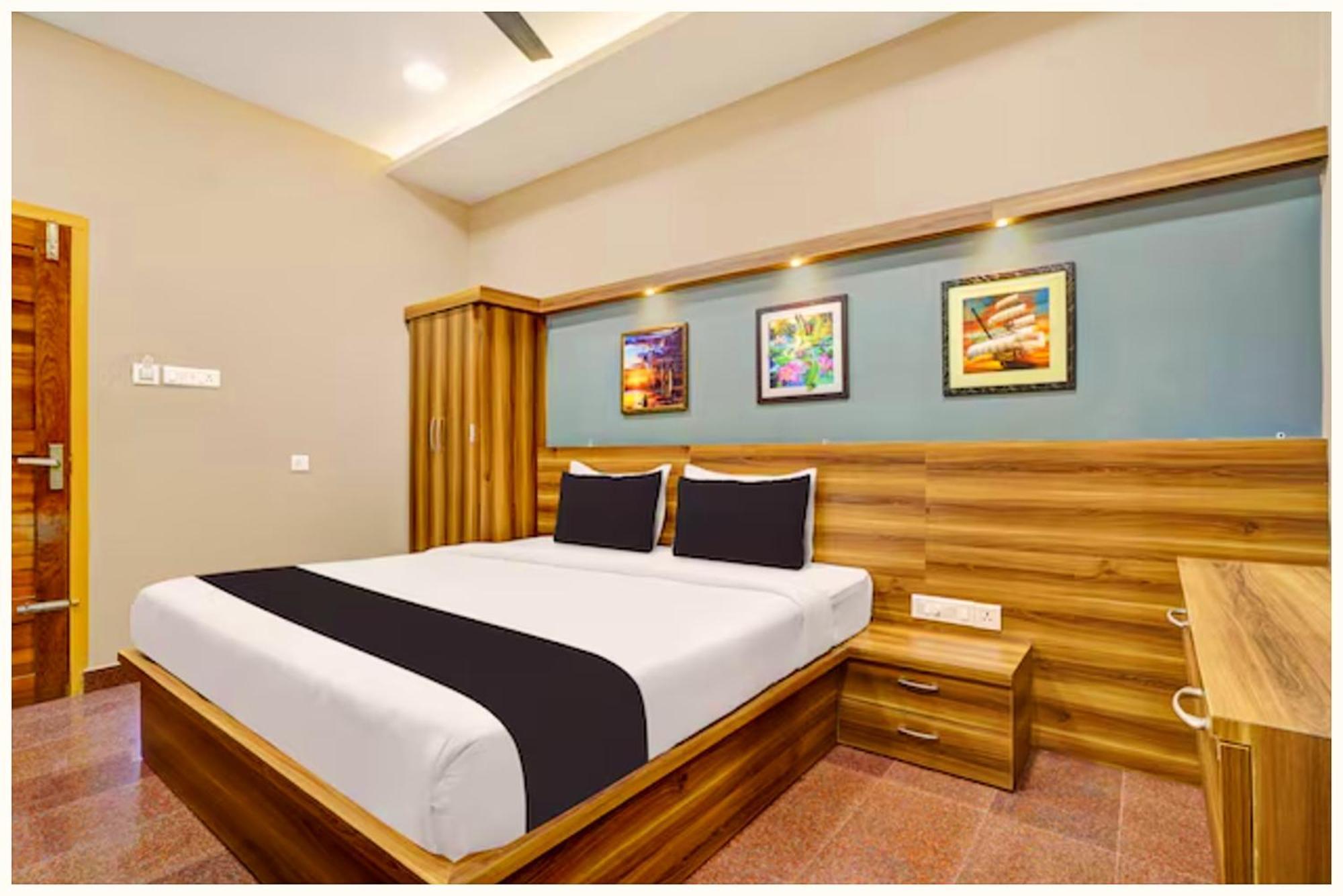 Devan Dham Near Railway Station Hotel 4*